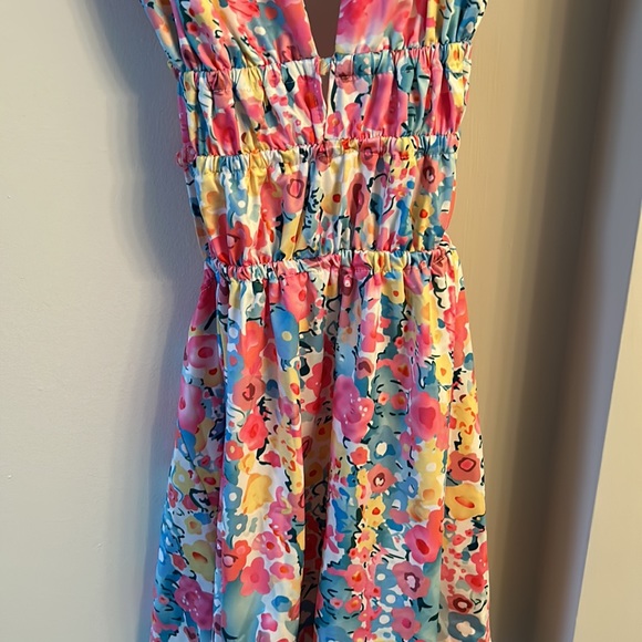 A colorful flower backless mini dress! Very lightweight and sweat-proof. - Picture 3 of 5